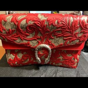 GUCCI -Dionysus GG Supreme Handbag